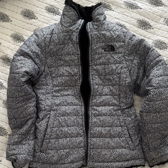 Kids reversible North Face Plush Black Jacket - Picture 2 of 2